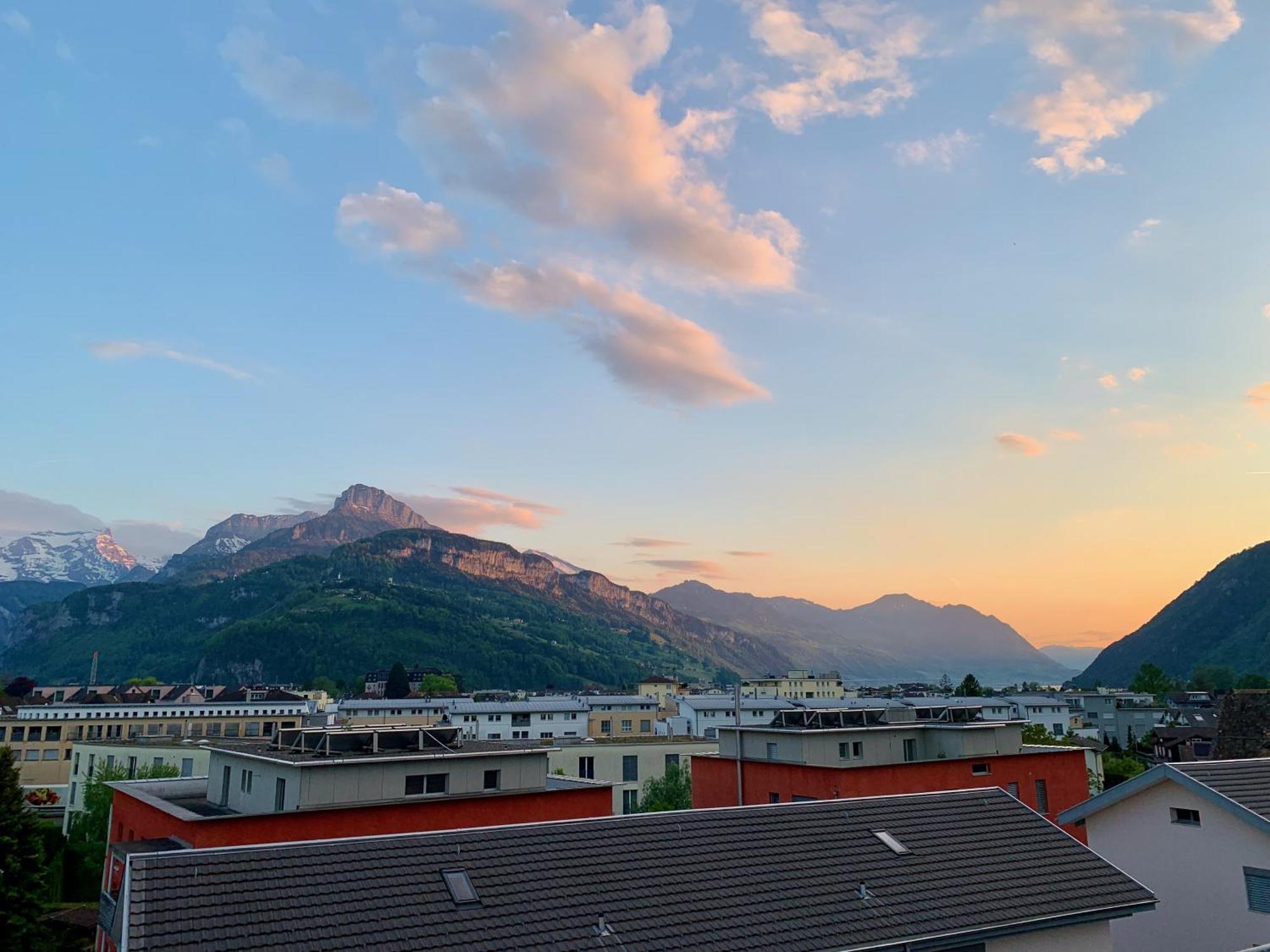 Luna O Mountainview O Pizzaoven Brunnen Exteriör bild